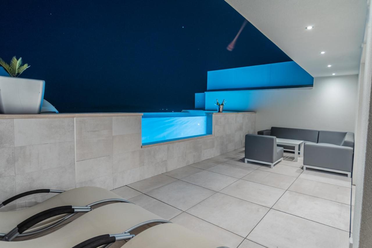Villa The Boat With Rooftop Pool Матулі Екстер'єр фото