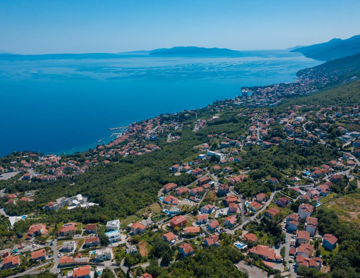 Villa The Boat With Rooftop Pool Матулі Екстер'єр фото