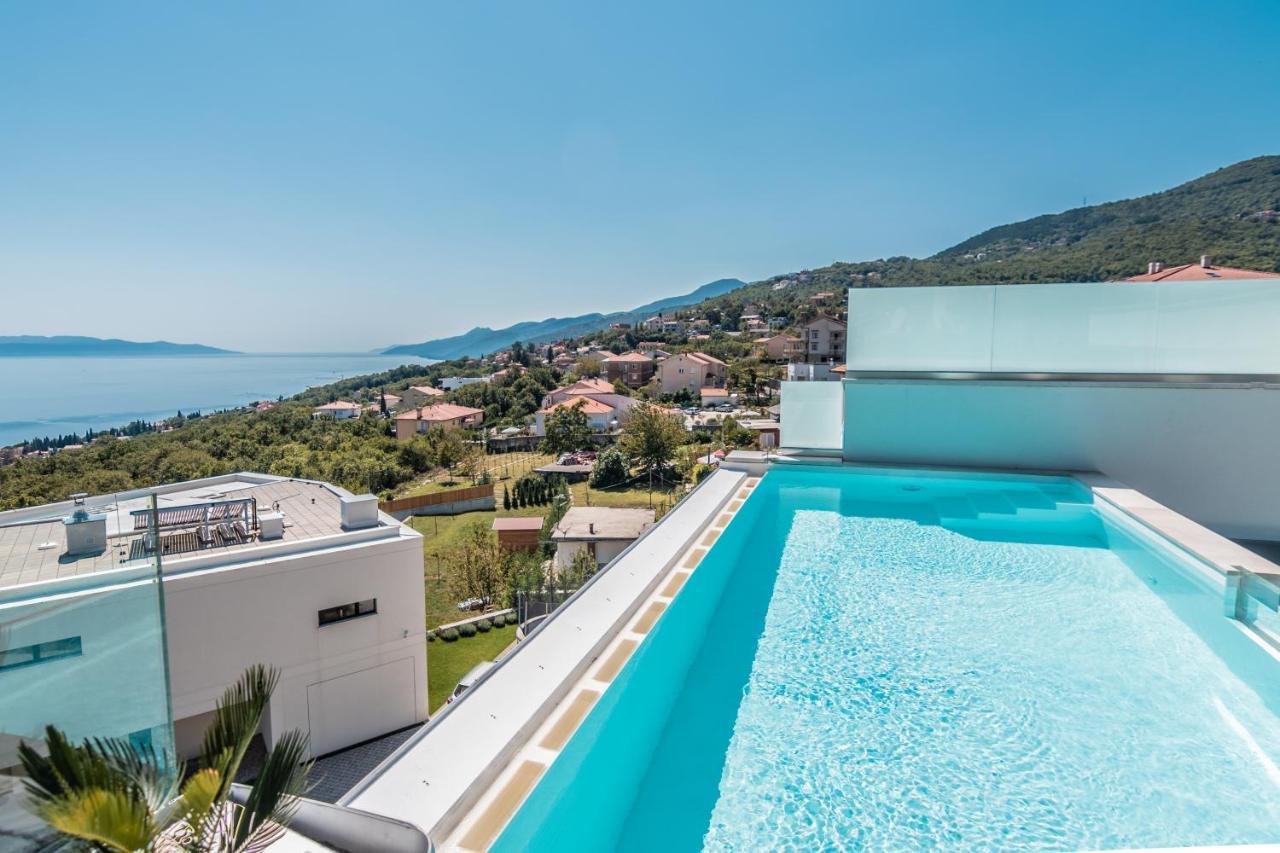 Villa The Boat With Rooftop Pool Матулі Екстер'єр фото